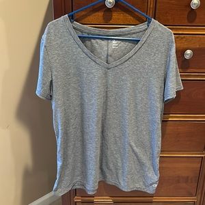 GapFit women’s BREATHE athletic wear short sleeve shirt, v-neck, grey, sz large